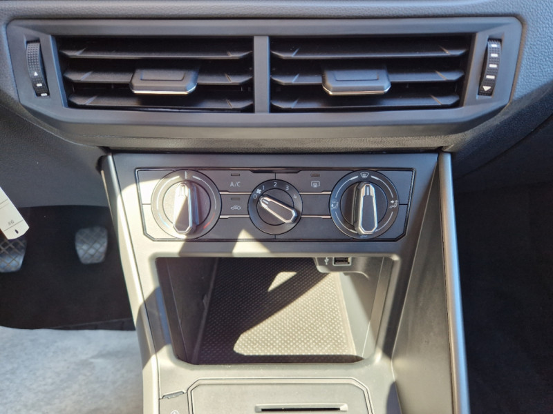 Photo 38 de l'offre de VOLKSWAGEN POLO 1.0 TSI 95 SetS BVM5  à 15990€ chez Centrale auto marché Périgueux