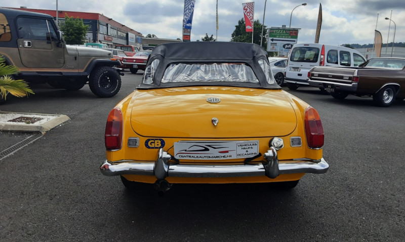 Photo 5 de l'offre de MG MG B cabriolet JAUNE à 19990€ chez Centrale auto marché Périgueux