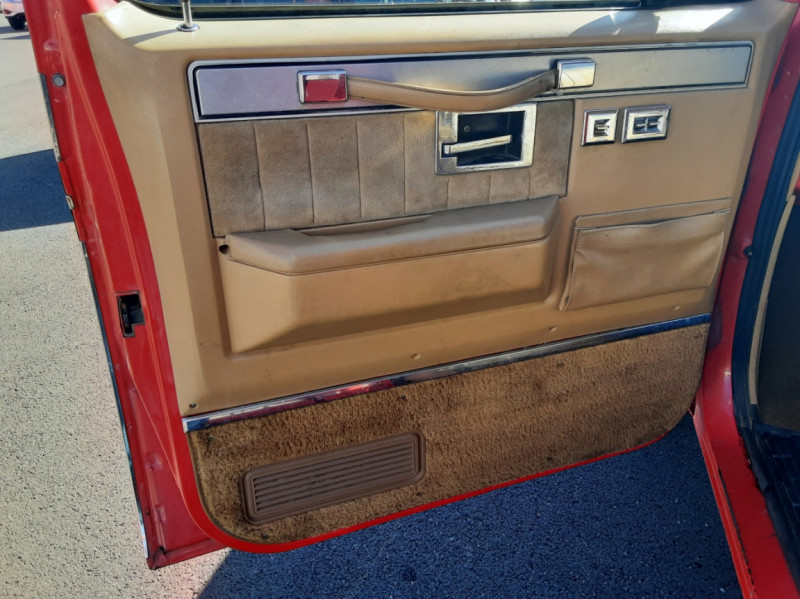 Photo 35 de l'offre de CHEVROLET C10 V8 305CI SILVERADO 5.0L 1985 à 26900€ chez Centrale auto marché Périgueux