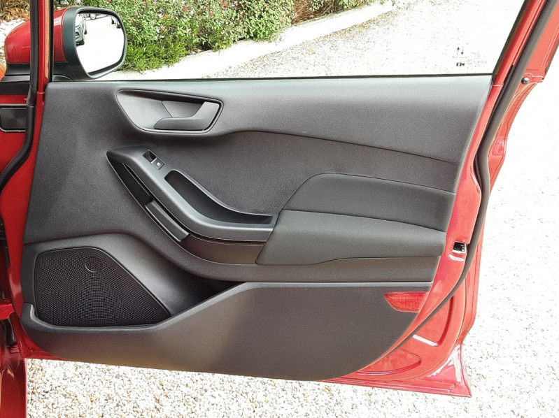 Photo 23 de l'offre de FORD FIESTA 1.1 75 ch BVM5 Connect Business  à 14990€ chez Centrale auto marché Périgueux