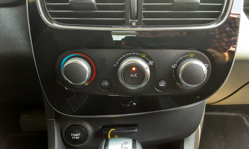 Photo 14 de l'offre de RENAULT CLIO IV dCi 90 E6C EDC Business à 14990€ chez Centrale auto marché Périgueux