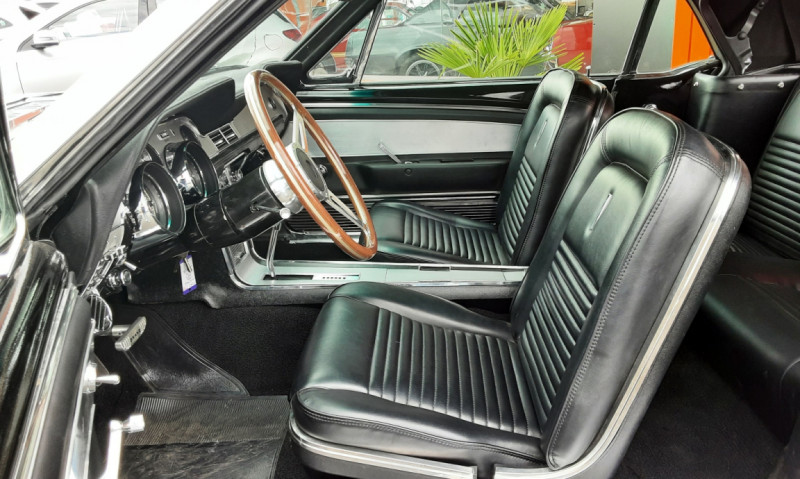 Photo 2 de l'offre de FORD MUSTANG CABRIOLET CODE A TRIPPLE BLACK 1967 à 53990€ chez Centrale auto marché Périgueux