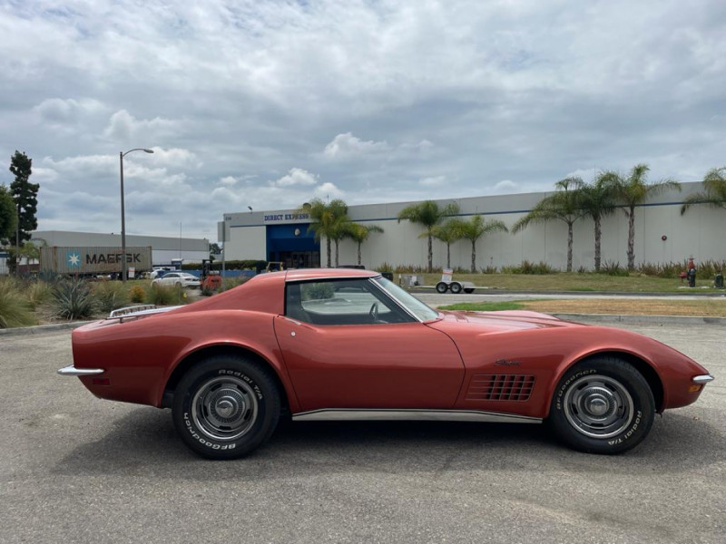 Photo 13 de l'offre de CHEVROLET CORVETTE C3 1972 5.7 350 CI V8 COOPER à 42500€ chez Centrale auto marché Périgueux