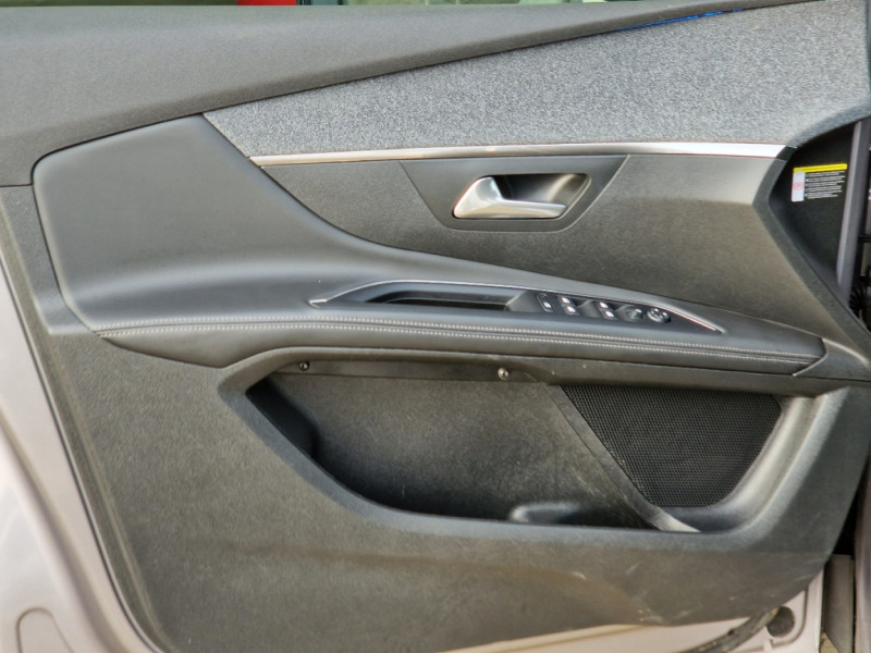 Photo 21 de l'offre de PEUGEOT 5008 1.6 BlueHDi 120ch SetS EAT6 Allure Business à 24490€ chez Centrale auto marché Périgueux