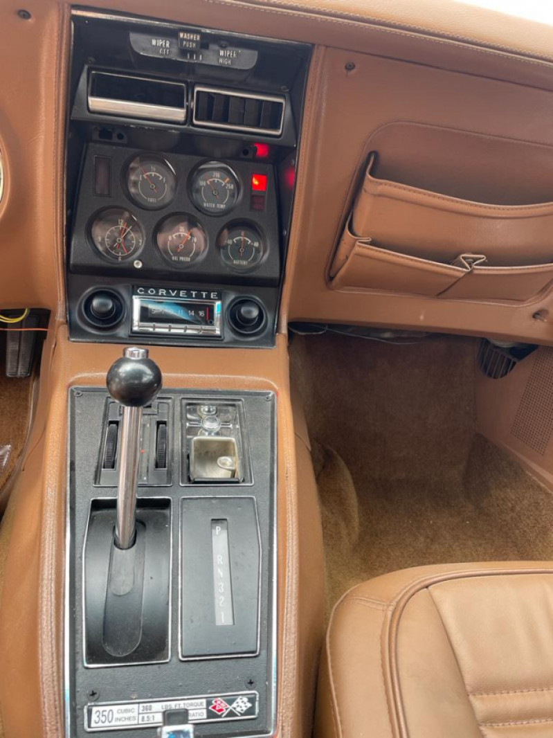 Photo 6 de l'offre de CHEVROLET CORVETTE C3 1972 5.7 350 CI V8 COOPER à 42500€ chez Centrale auto marché Périgueux