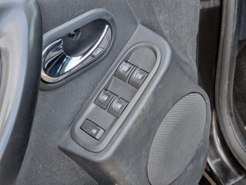 Photo 9 de l'offre de DACIA DUSTER 1.5 dCi 110 4x2 PRESTIGE à 10490€ chez Centrale auto marché Périgueux