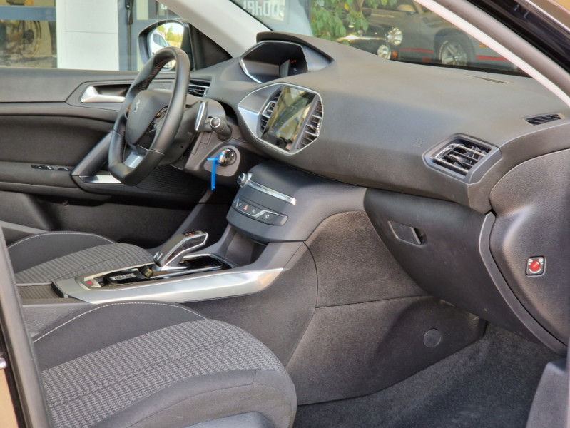Photo 17 de l'offre de PEUGEOT 308 SW BlueHDi 130ch SetS EAT8 Active Business à 14990€ chez Centrale auto marché Périgueux
