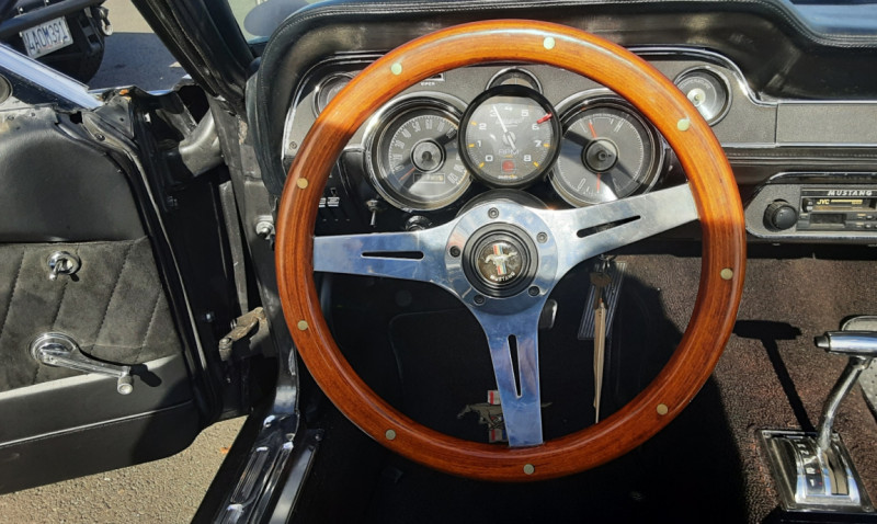Photo 15 de l'offre de FORD MUSTANG CABRIOLET GRIS BANDES NOIRES 1967 V8 à 59990€ chez Centrale auto marché Périgueux