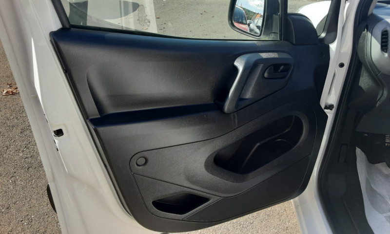 Photo 11 de l'offre de CITROEN BERLINGO BlueHDi 100 Business  à 12990€ chez Centrale auto marché Périgueux