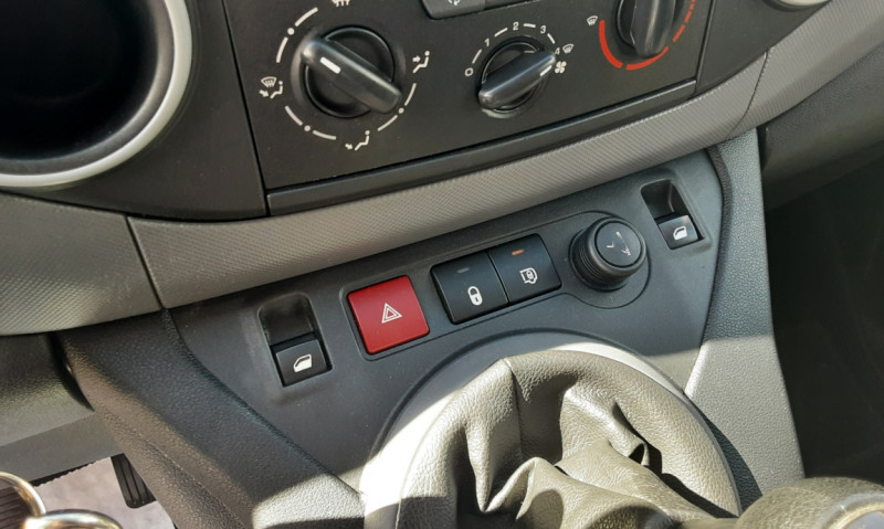 Photo 23 de l'offre de CITROEN BERLINGO BlueHDi 100 Business  à 12990€ chez Centrale auto marché Périgueux