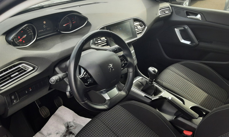 Photo 6 de l'offre de PEUGEOT 308 SW BlueHDi 130ch SetS BVM6 Active Business à 16890€ chez Centrale auto marché Périgueux