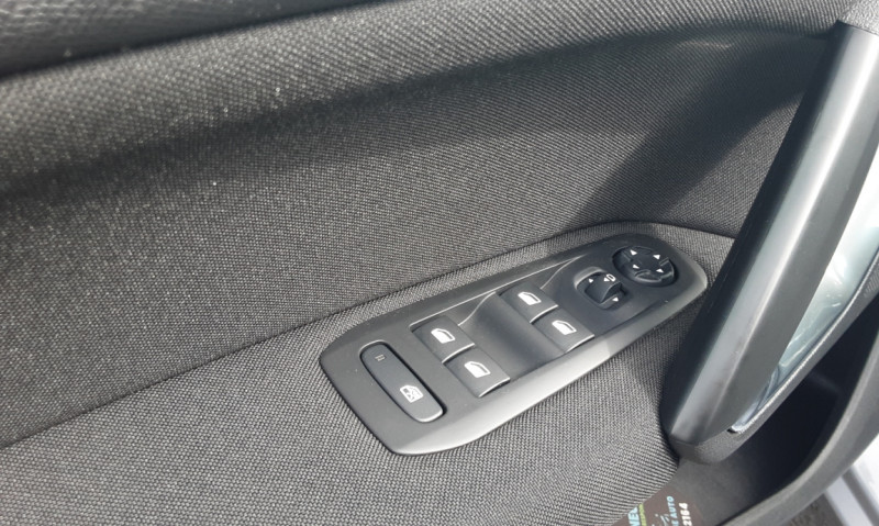 Photo 5 de l'offre de PEUGEOT 308 SW BlueHDi 130ch SetS BVM6 Active Business à 16890€ chez Centrale auto marché Périgueux