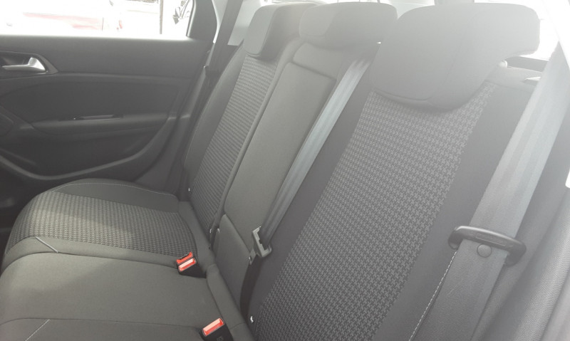 Photo 26 de l'offre de PEUGEOT 308 SW BlueHDi 130ch SetS BVM6 Active Business à 16890€ chez Centrale auto marché Périgueux