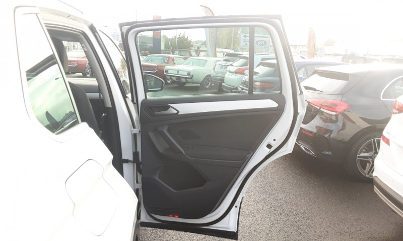 Photo 22 de l'offre de VOLKSWAGEN TIGUAN 2.0 TDI 150 Confortline Business  à 20990€ chez Centrale auto marché Périgueux