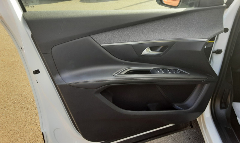 Photo 12 de l'offre de PEUGEOT 5008 BlueHDi 130ch SetS BVM6 GT Line à 23990€ chez Centrale auto marché Périgueux