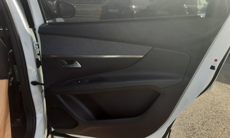 Photo 27 de l'offre de PEUGEOT 5008 BlueHDi 130ch SetS BVM6 GT Line à 23990€ chez Centrale auto marché Périgueux