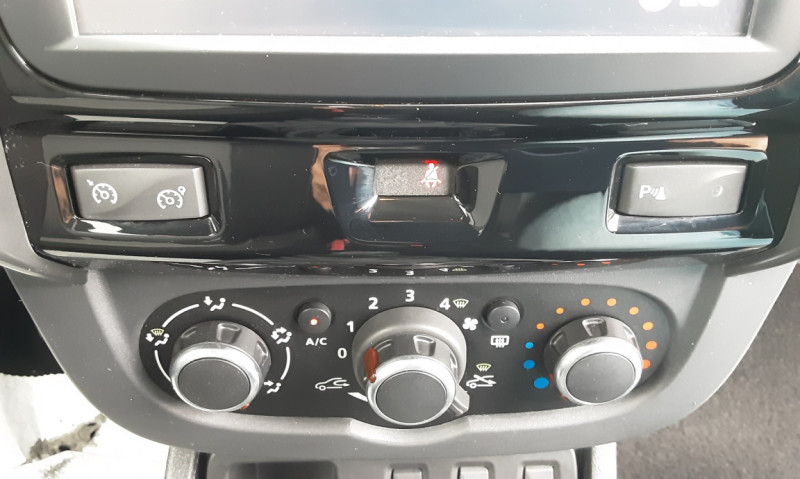 Photo 44 de l'offre de DACIA DUSTER Duster TCe 125 4x2 Black Touch à 14290€ chez Centrale auto marché Périgueux