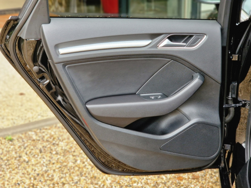 Photo 40 de l'offre de AUDI A3 SPORTBACK 2.0 TDI 150 S tronic 7  à 27990€ chez Centrale auto marché Périgueux