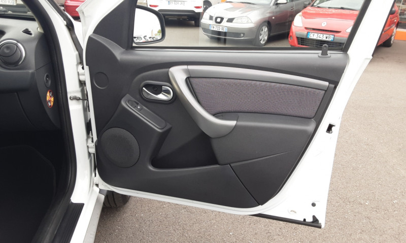Photo 28 de l'offre de DACIA DUSTER Duster TCe 125 4x2 Black Touch à 14290€ chez Centrale auto marché Périgueux