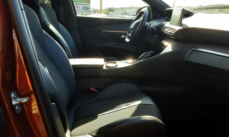Photo 38 de l'offre de PEUGEOT 3008 1.2 Puretech 130ch SetS EAT6 GT Line à 20490€ chez Centrale auto marché Périgueux