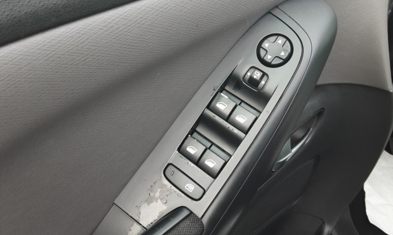 Photo 13 de l'offre de CITROEN C4 PICASSO BlueHDi 120 SetS Exclusive à 11490€ chez Centrale auto marché Périgueux