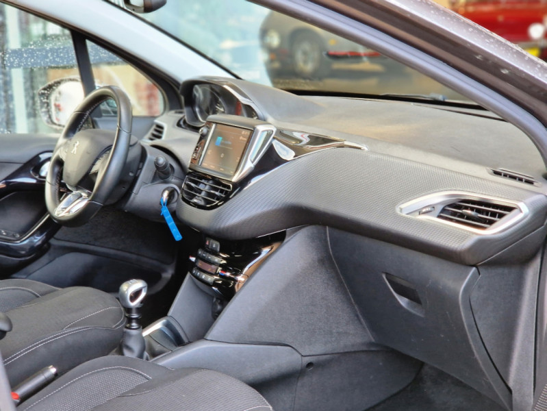Photo 35 de l'offre de PEUGEOT 208 BlueHDi 100ch BVM6 Allure à 11990€ chez Centrale auto marché Périgueux