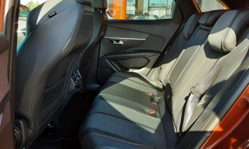 Photo 29 de l'offre de PEUGEOT 3008 1.2 Puretech 130ch SetS EAT6 GT Line à 20490€ chez Centrale auto marché Périgueux