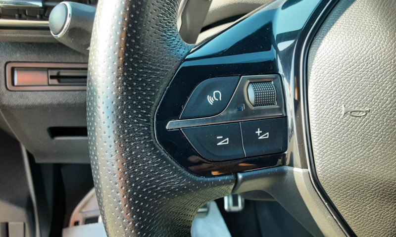 Photo 18 de l'offre de PEUGEOT 3008 1.2 Puretech 130ch SetS EAT6 GT Line à 20490€ chez Centrale auto marché Périgueux