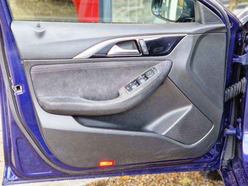 Photo 18 de l'offre de INFINITI Q30 1.5d 109 Premium à 13490€ chez Centrale auto marché Périgueux