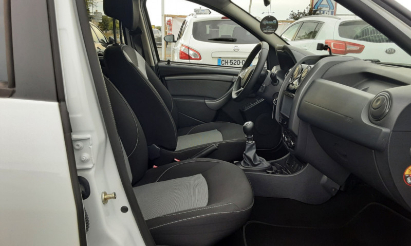 Photo 30 de l'offre de DACIA DUSTER Duster TCe 125 4x2 Black Touch à 14290€ chez Centrale auto marché Périgueux