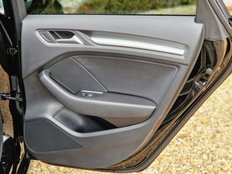 Photo 41 de l'offre de AUDI A3 SPORTBACK 2.0 TDI 150 S tronic 7  à 27990€ chez Centrale auto marché Périgueux