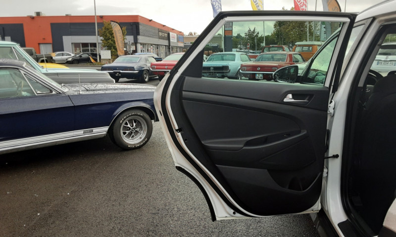 Photo 42 de l'offre de HYUNDAI TUCSON 1.6 CRDi 115 hybrid Business  à 18990€ chez Centrale auto marché Périgueux