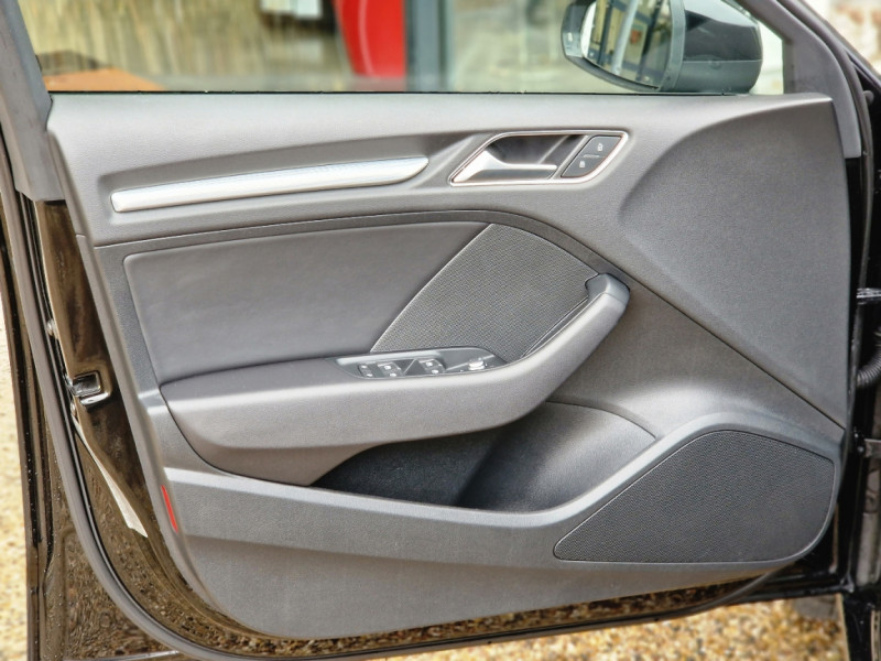 Photo 47 de l'offre de AUDI A3 SPORTBACK 2.0 TDI 150 S tronic 7  à 27990€ chez Centrale auto marché Périgueux