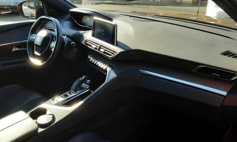 Photo 40 de l'offre de PEUGEOT 3008 1.2 Puretech 130ch SetS EAT6 GT Line à 20490€ chez Centrale auto marché Périgueux