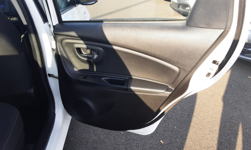 Photo 30 de l'offre de TOYOTA YARIS HYBRID Yaris Hybride 100h Dynamic à 17990€ chez Centrale auto marché Périgueux