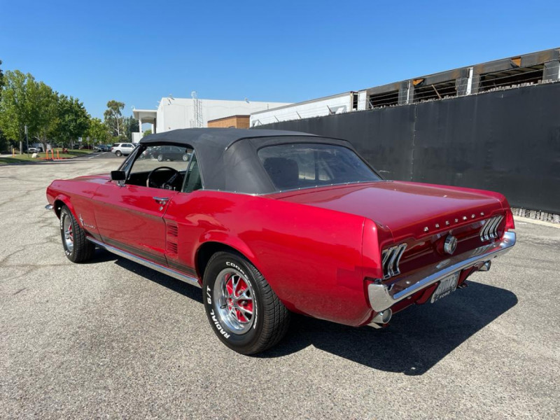 Photo 8 de l'offre de FORD MUSTANG CABRIOLET CODE A 1967 ROUGE V8 à 51900€ chez Centrale auto marché Périgueux