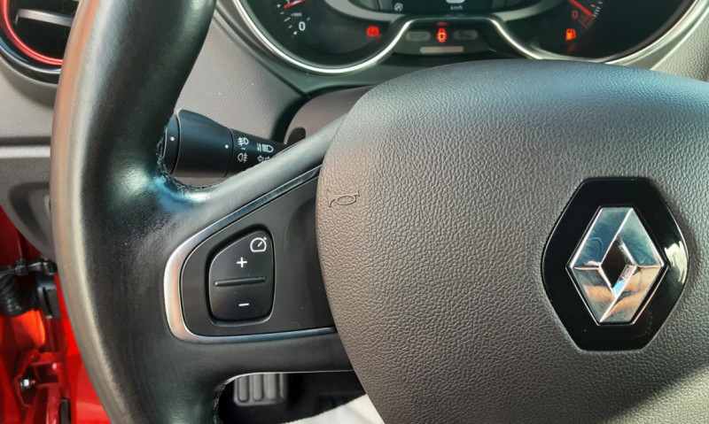 Photo 28 de l'offre de RENAULT CAPTUR dCi 90 RED EDITION à 15290€ chez Centrale auto marché Périgueux