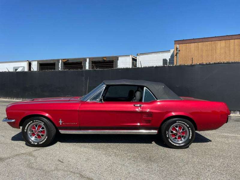 Photo 5 de l'offre de FORD MUSTANG CABRIOLET CODE A 1967 ROUGE V8 à 51900€ chez Centrale auto marché Périgueux