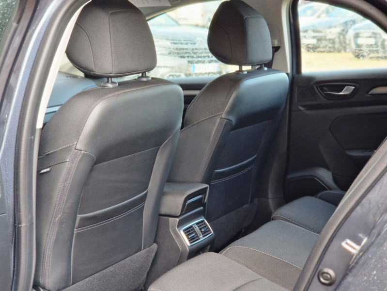 Photo 32 de l'offre de RENAULT MEGANE IV Berline Blue dCi 115 EDC Business à 20990€ chez Centrale auto marché Périgueux