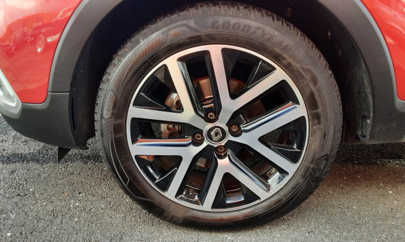 Photo 12 de l'offre de RENAULT CAPTUR dCi 90 RED EDITION à 15290€ chez Centrale auto marché Périgueux