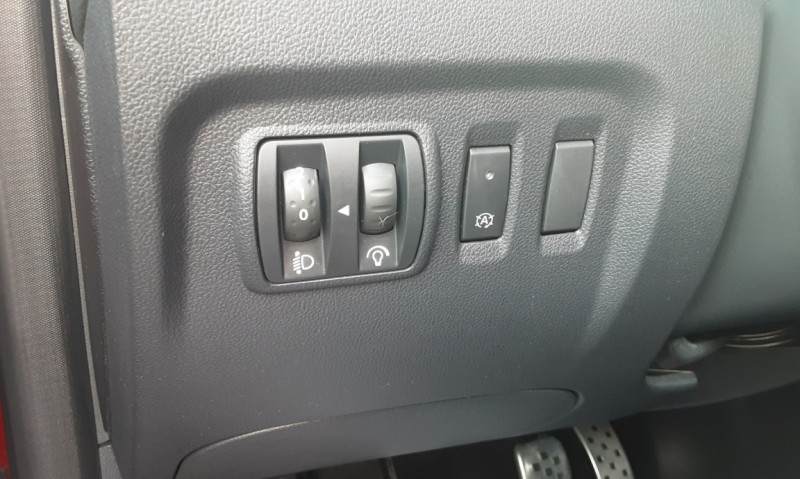 Photo 43 de l'offre de RENAULT CAPTUR dCi 90 RED EDITION à 15290€ chez Centrale auto marché Périgueux