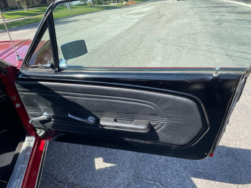 Photo 10 de l'offre de FORD MUSTANG CABRIOLET CODE A 1967 ROUGE V8 à 51900€ chez Centrale auto marché Périgueux