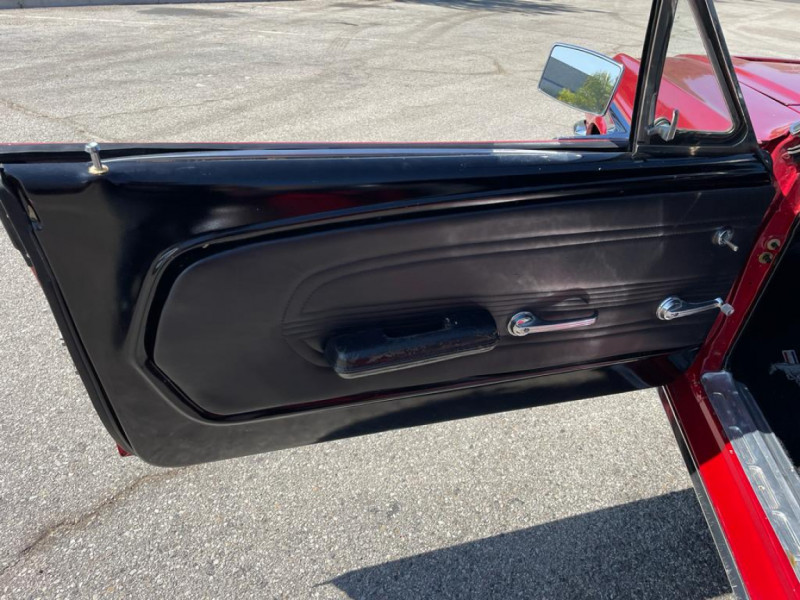 Photo 17 de l'offre de FORD MUSTANG CABRIOLET CODE A 1967 ROUGE V8 à 51900€ chez Centrale auto marché Périgueux