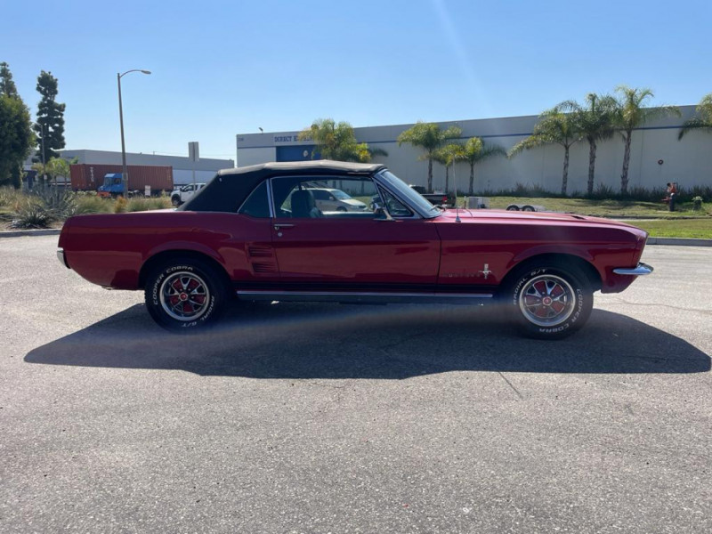Photo 9 de l'offre de FORD MUSTANG CABRIOLET CODE A 1967 ROUGE V8 à 51900€ chez Centrale auto marché Périgueux