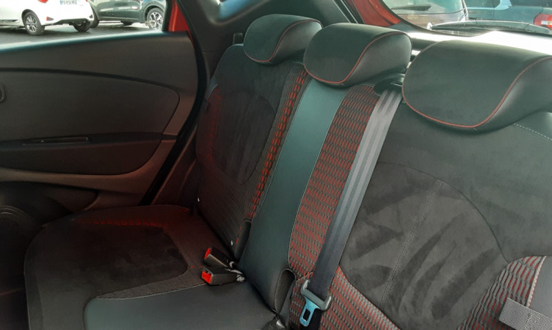 Photo 16 de l'offre de RENAULT CAPTUR dCi 90 RED EDITION à 15290€ chez Centrale auto marché Périgueux
