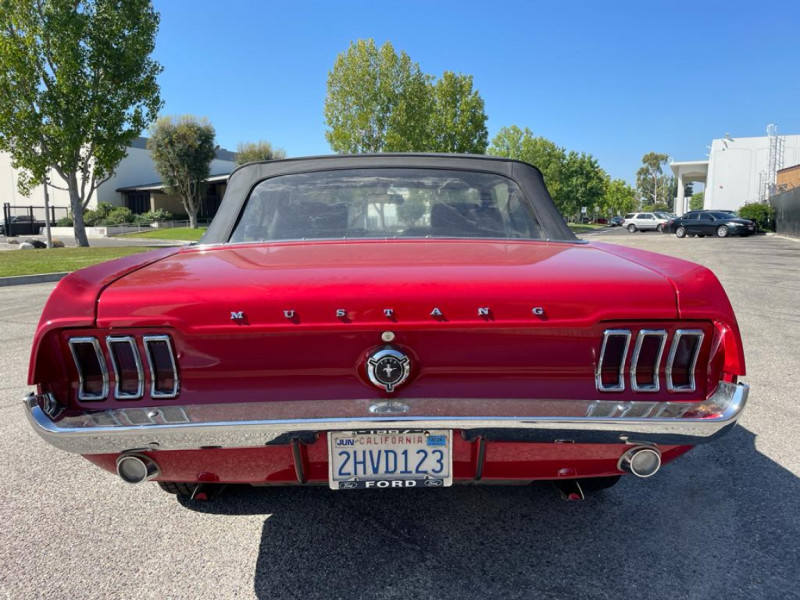 Photo 4 de l'offre de FORD MUSTANG CABRIOLET CODE A 1967 ROUGE V8 à 51900€ chez Centrale auto marché Périgueux