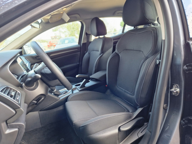 Photo 38 de l'offre de RENAULT MEGANE IV Berline Blue dCi 115 EDC Business à 20990€ chez Centrale auto marché Périgueux