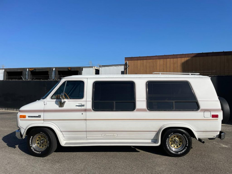 Photo 8 de l'offre de GMC VANDURA 5.7L AMENAGE à 27990€ chez Centrale auto marché Périgueux