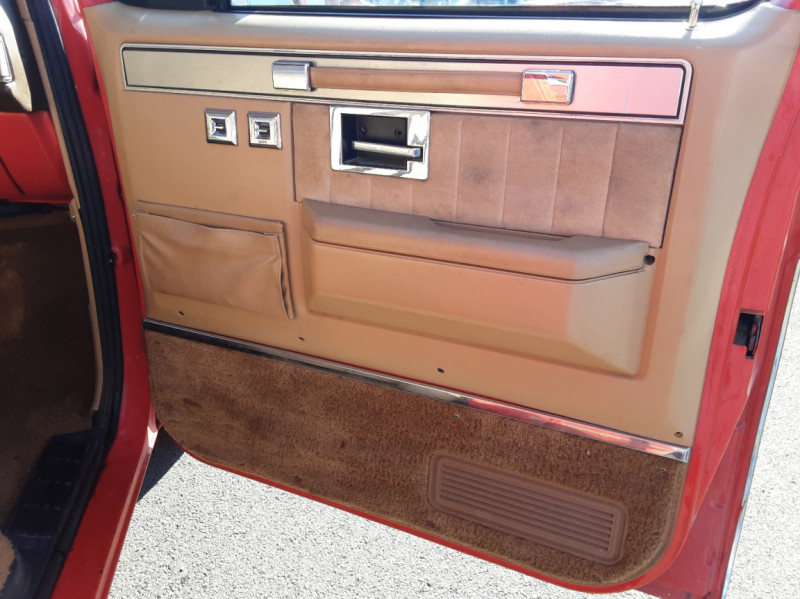 Photo 26 de l'offre de CHEVROLET C10 V8 305CI SILVERADO 5.0L 1985 à 26900€ chez Centrale auto marché Périgueux