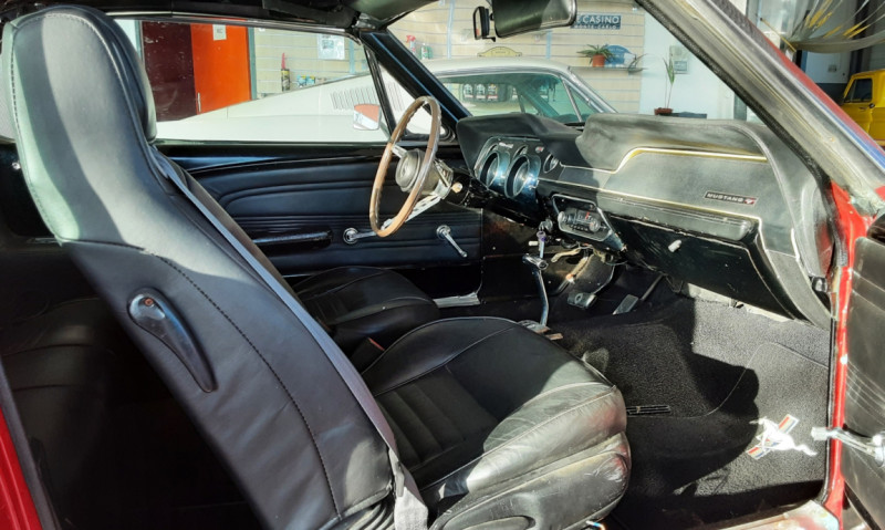 Photo 14 de l'offre de FORD MUSTANG CABRIOLET CODE A 1967 ROUGE V8 à 51900€ chez Centrale auto marché Périgueux